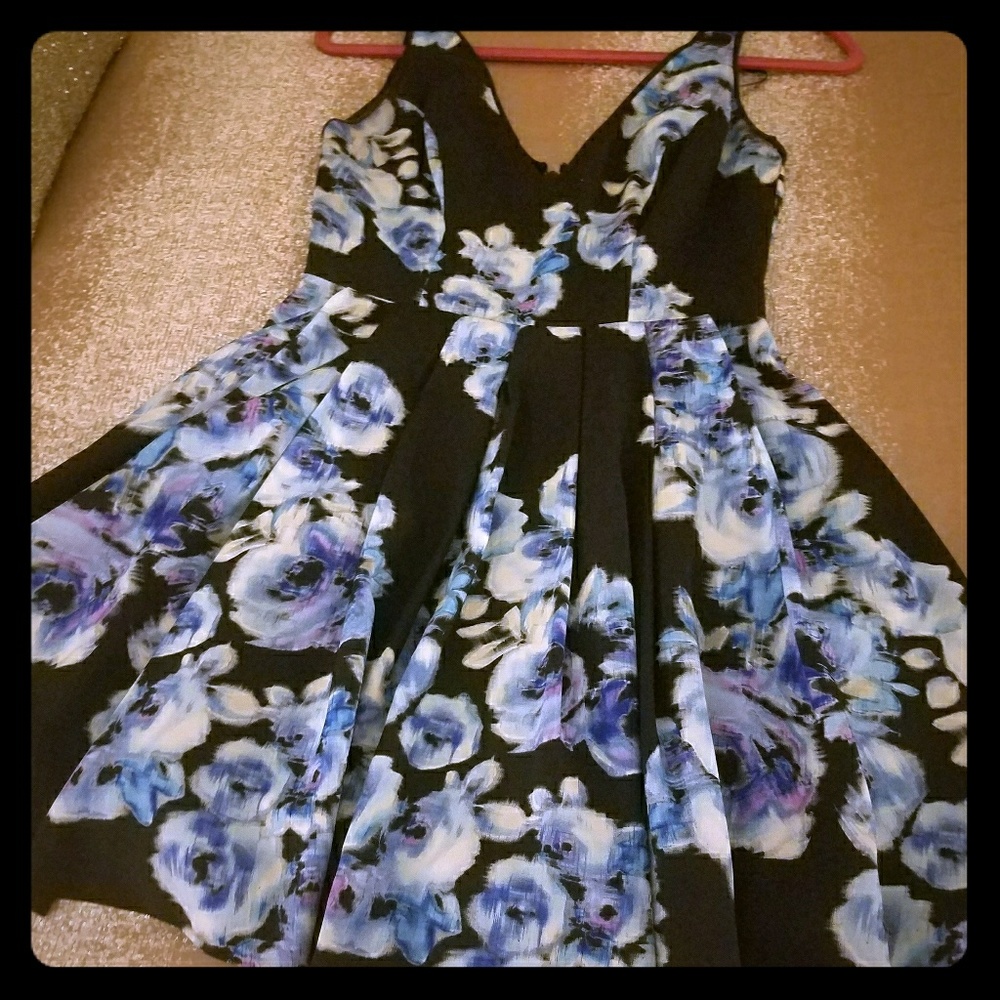 A-line sleeveless dress